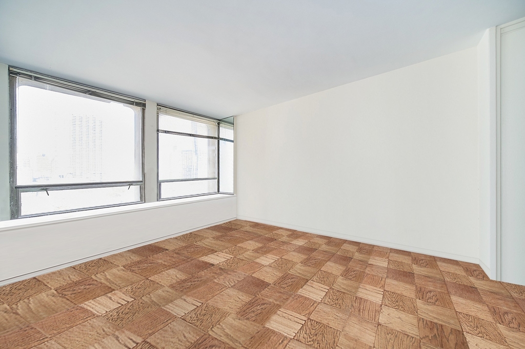 300 E 33rd Street - Photo 6