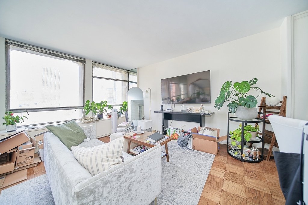 300 E 33rd Street - Photo 2