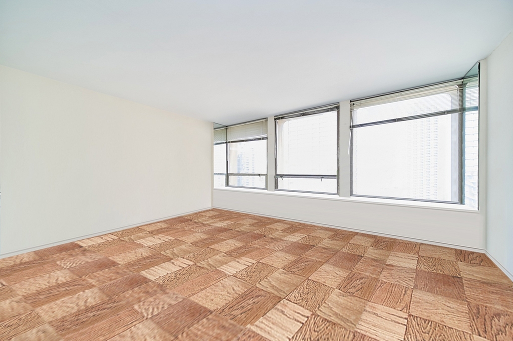 300 E 33rd Street - Photo 3