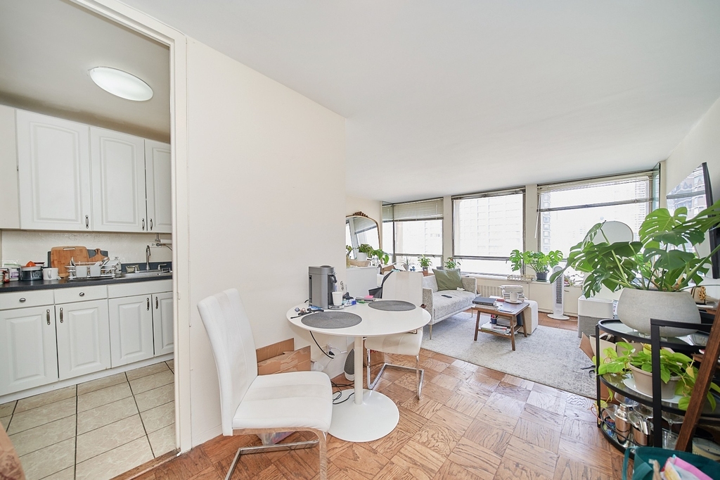 300 E 33rd Street - Photo 8