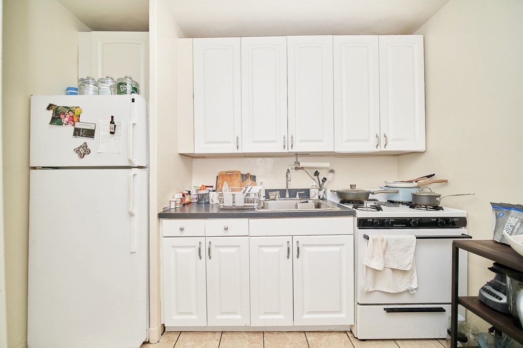 300 E 33rd Street - Photo 7