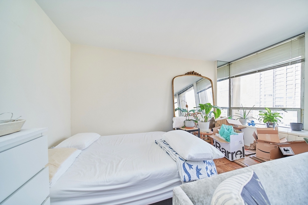 300 E 33rd Street - Photo 9