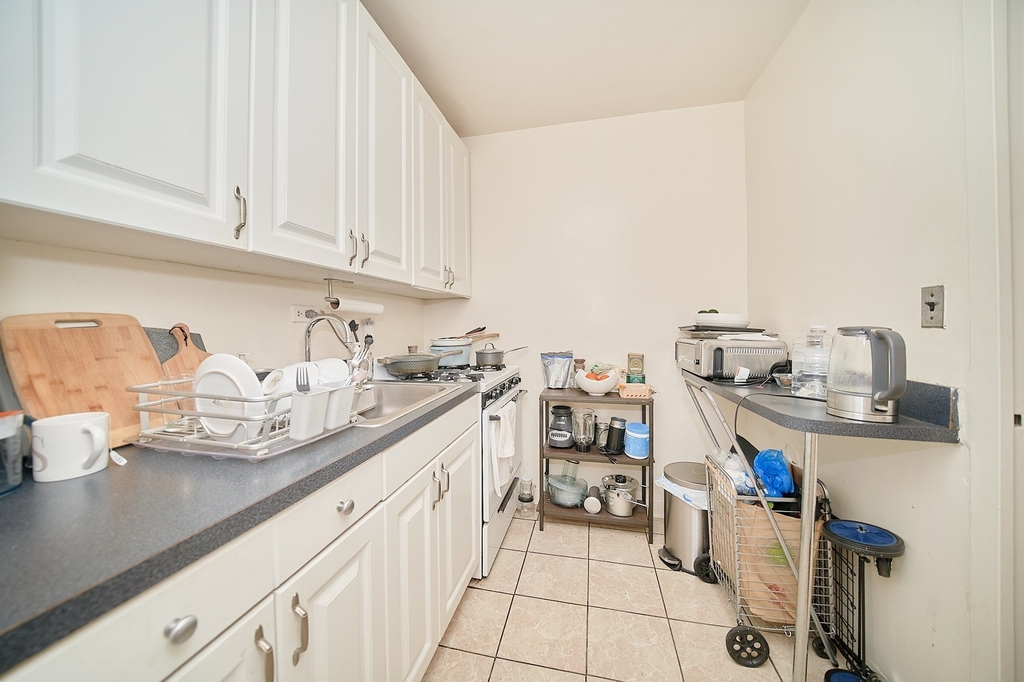 300 E 33rd Street - Photo 10