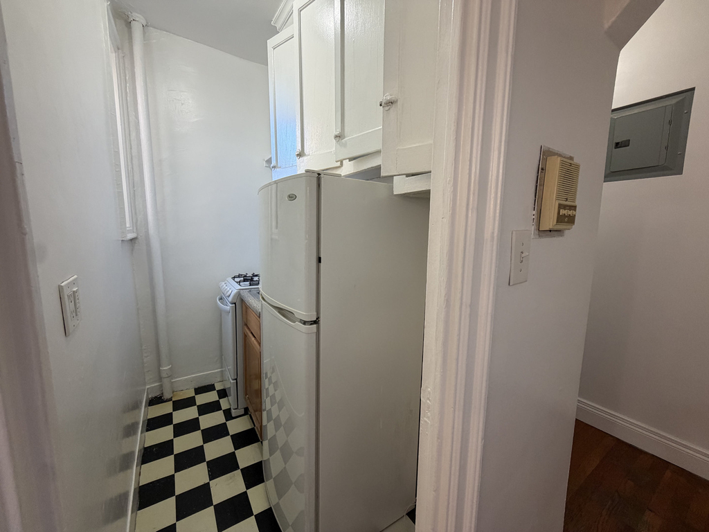 35th Avenue - Photo 5