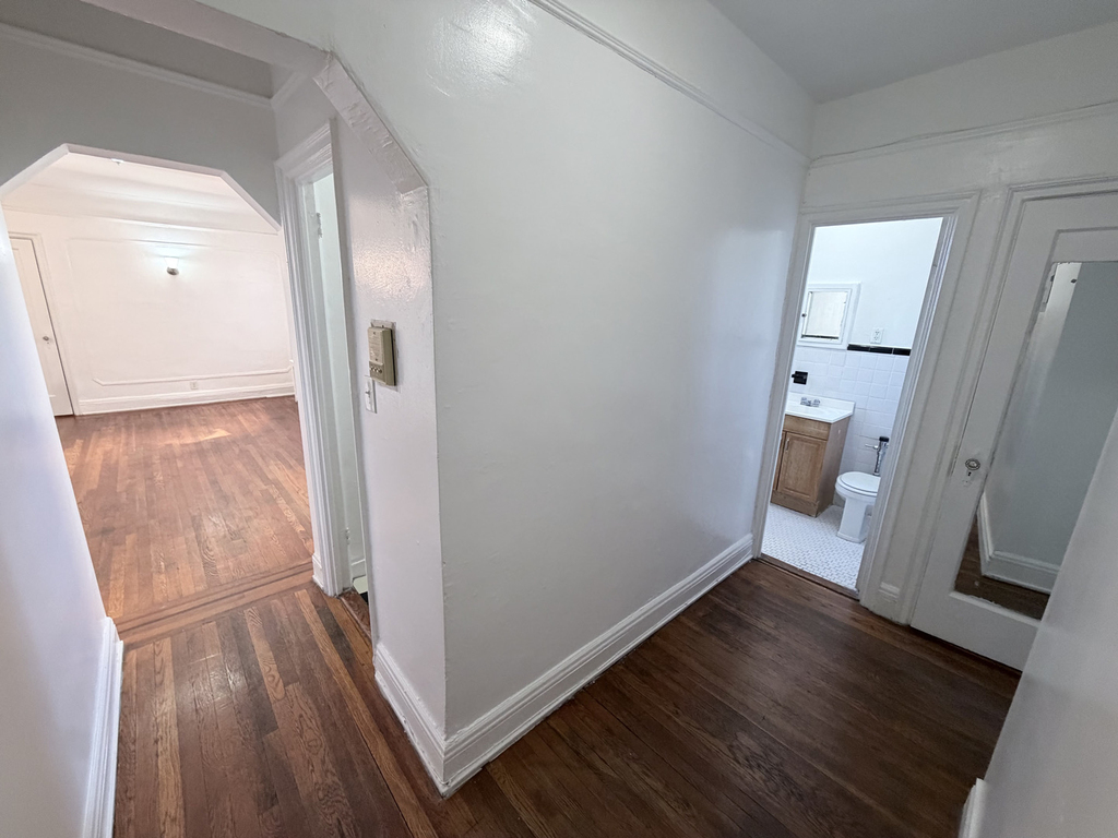 35th Avenue - Photo 2
