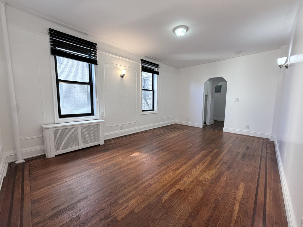 35th Avenue - Photo 1