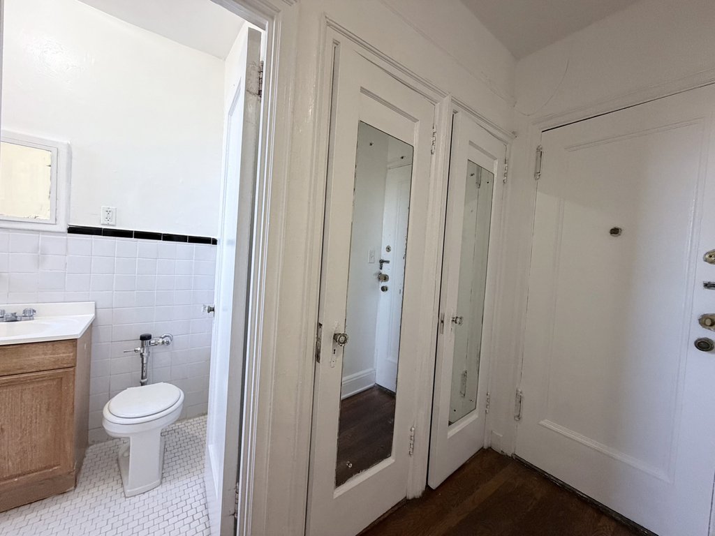 35th Avenue - Photo 3