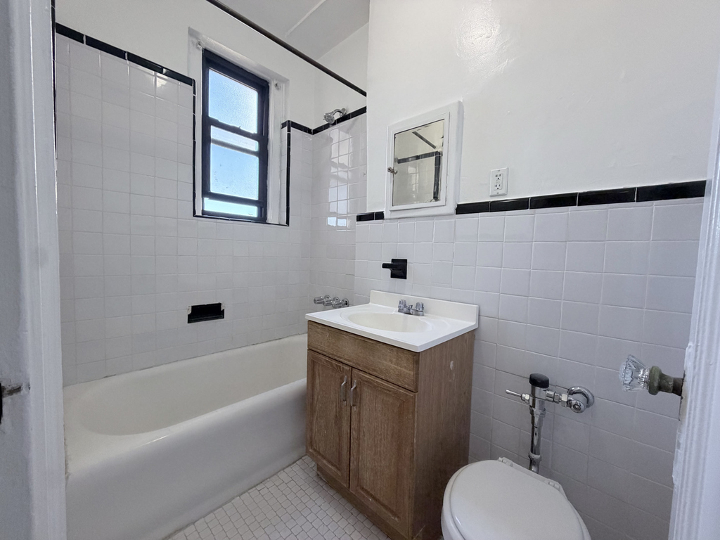 35th Avenue - Photo 4