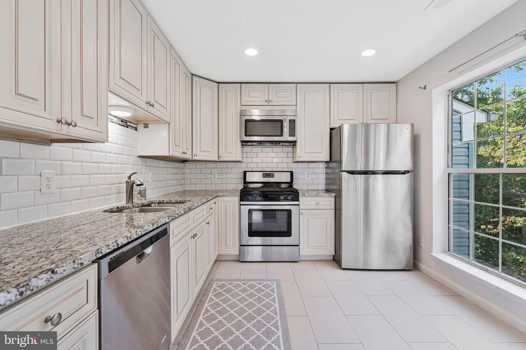 21799 Baldwin Square - Photo 12