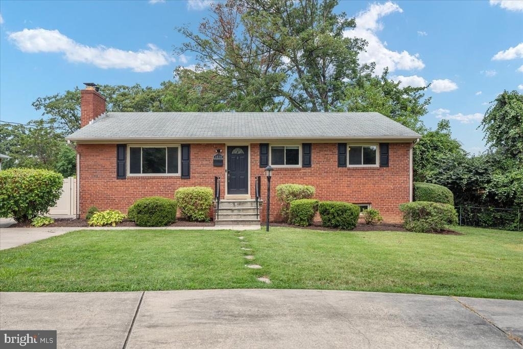 6630 S Kings Highway - Photo 1