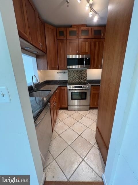 301 S Reynolds Street - Photo 1