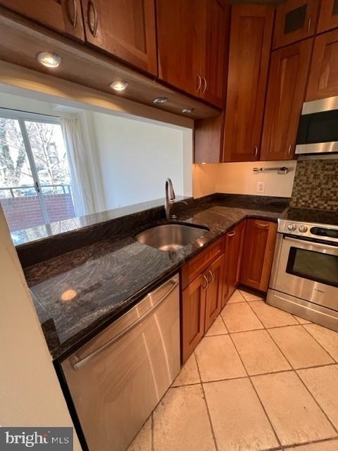 301 S Reynolds Street - Photo 2