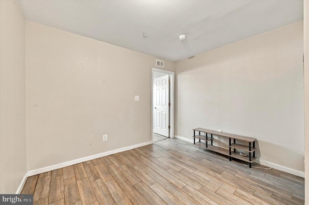 2261 N Park Avenue - Photo 6