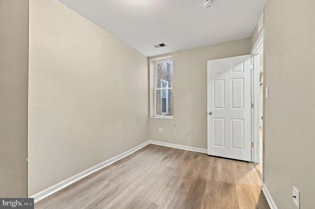 2261 N Park Avenue - Photo 9