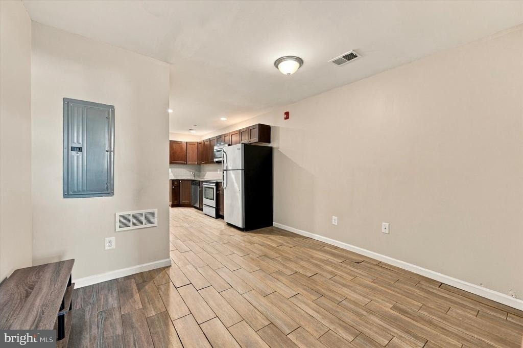 2261 N Park Avenue - Photo 5
