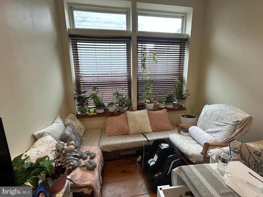 721 Sansom Street - Photo 3