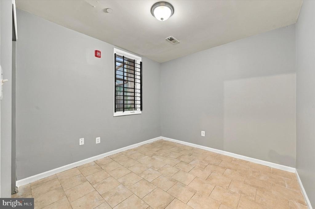 2261 N Park Avenue - Photo 17