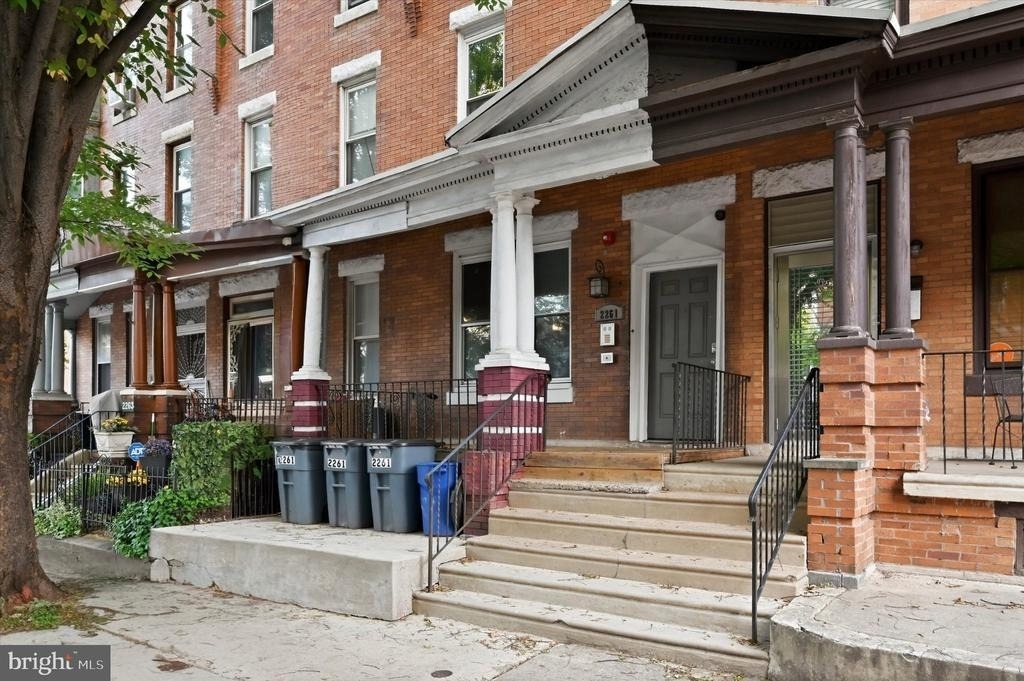 2261 N Park Avenue - Photo 2