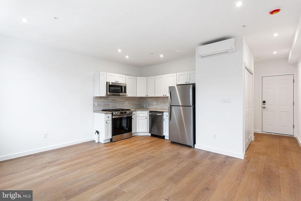 709 S 19th Street - Photo 0