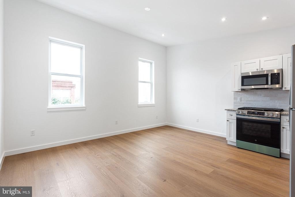 709 S 19th Street - Photo 2