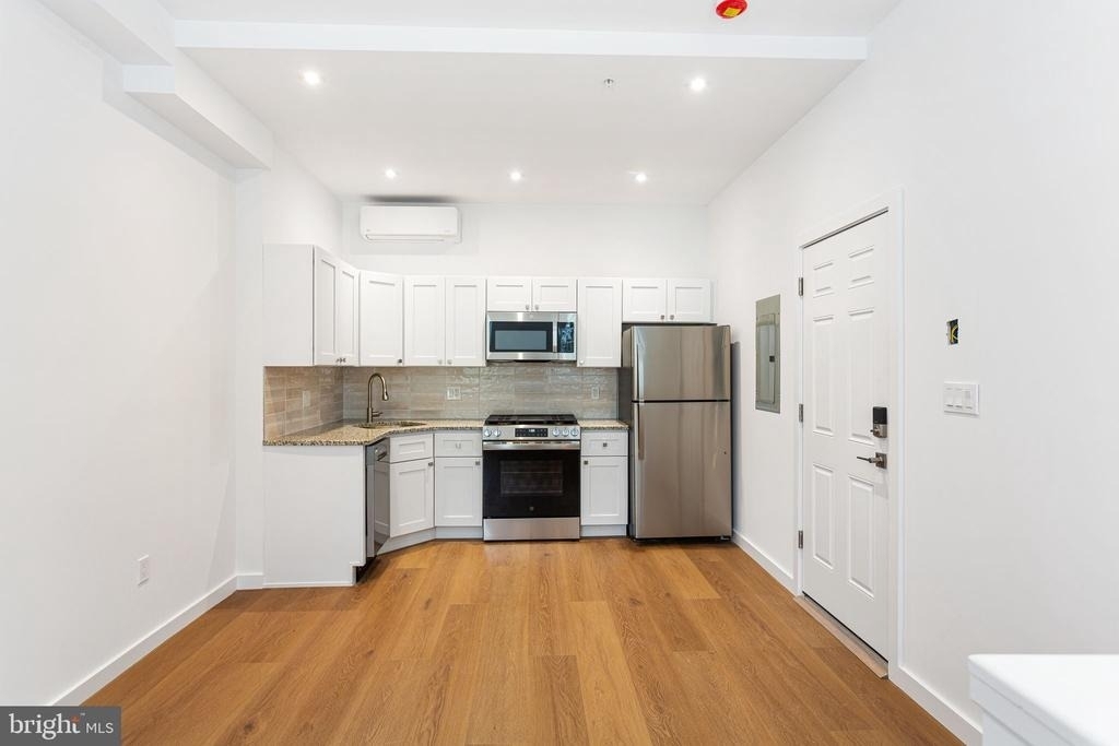 709 S 19th Street - Photo 0