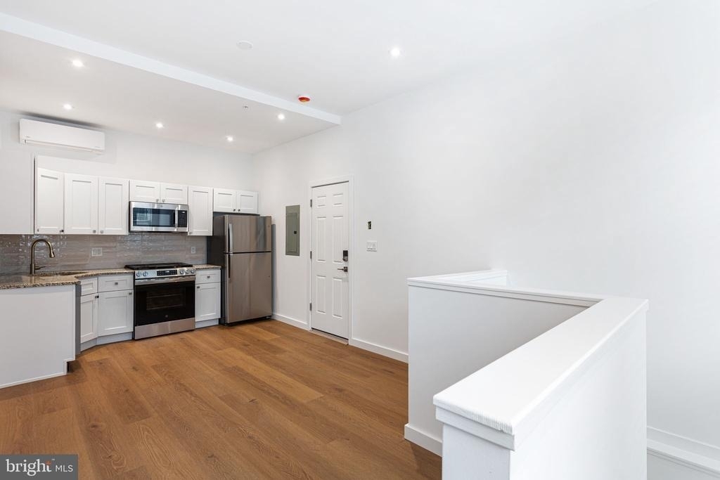 709 S 19th Street - Photo 2