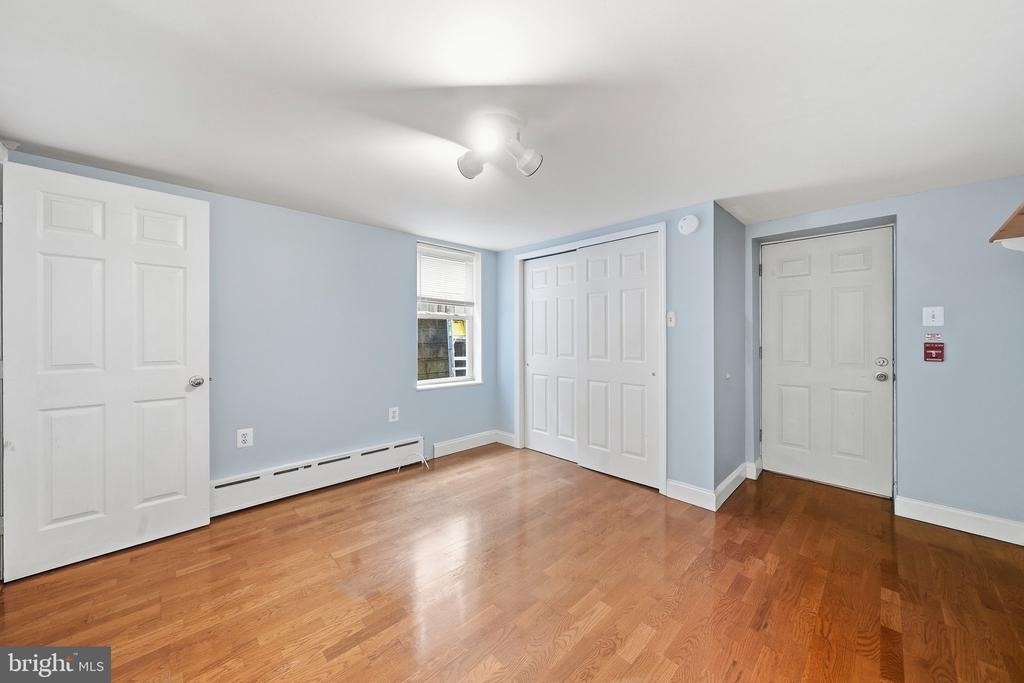 625 Catharine Street - Photo 11