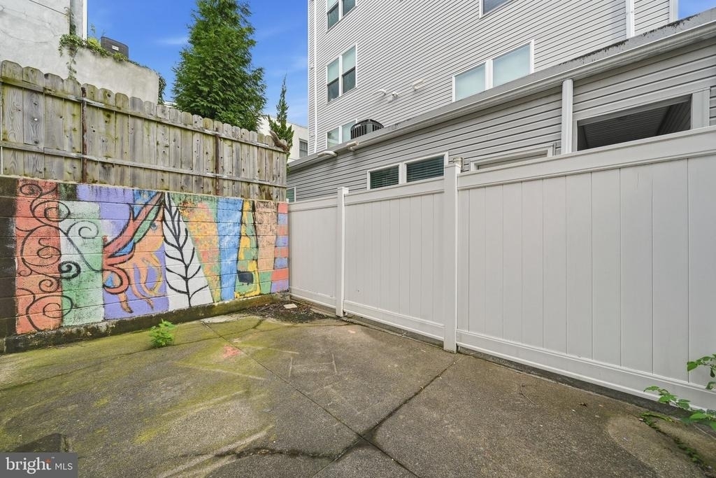 625 Catharine Street - Photo 12