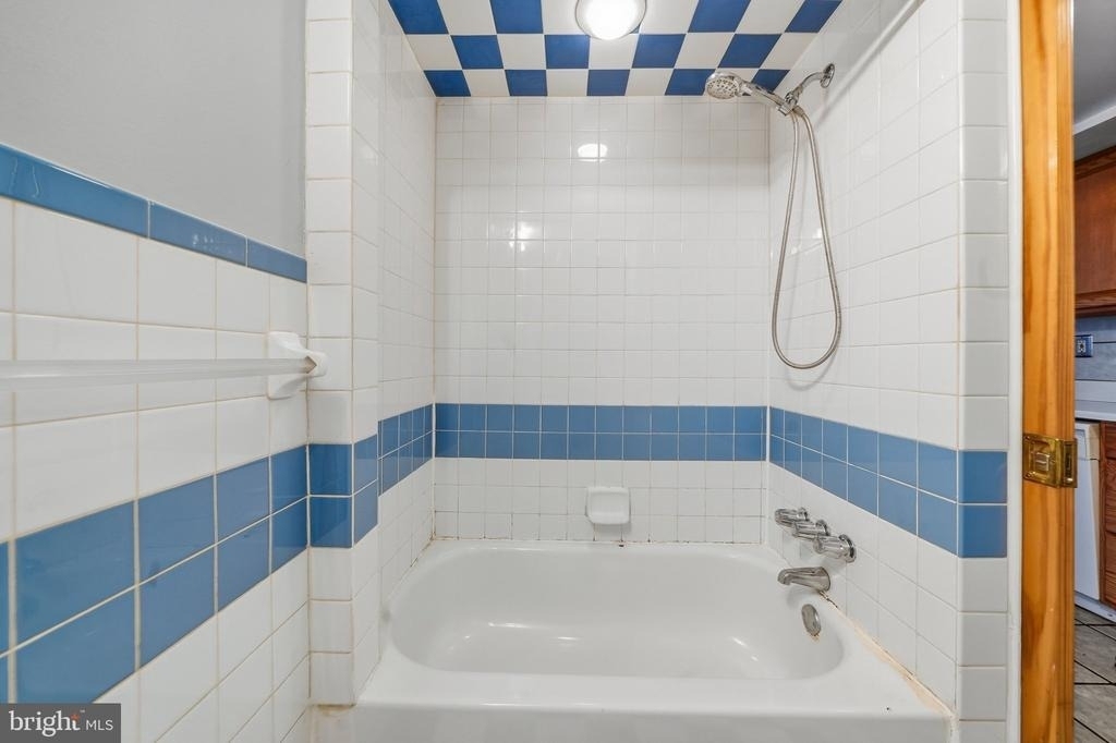 625 Catharine Street - Photo 7