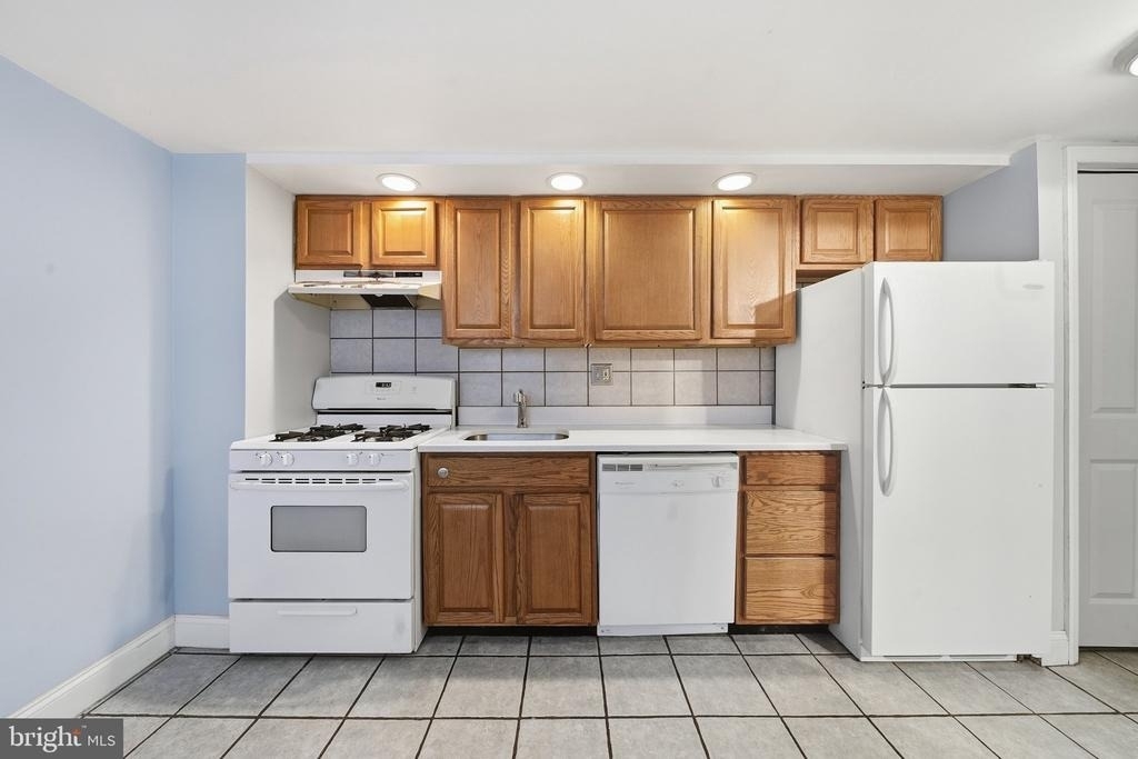 625 Catharine Street - Photo 2