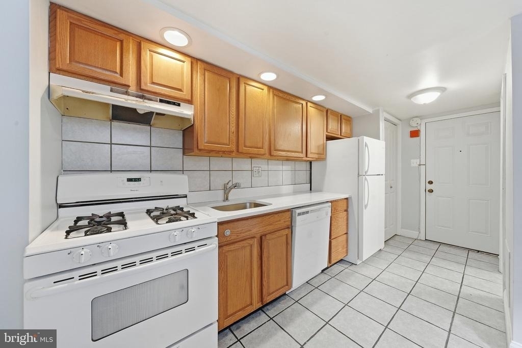 625 Catharine Street - Photo 0