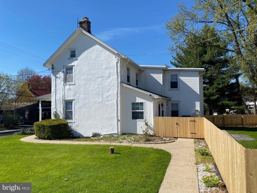 111 Middle Road - Photo 2