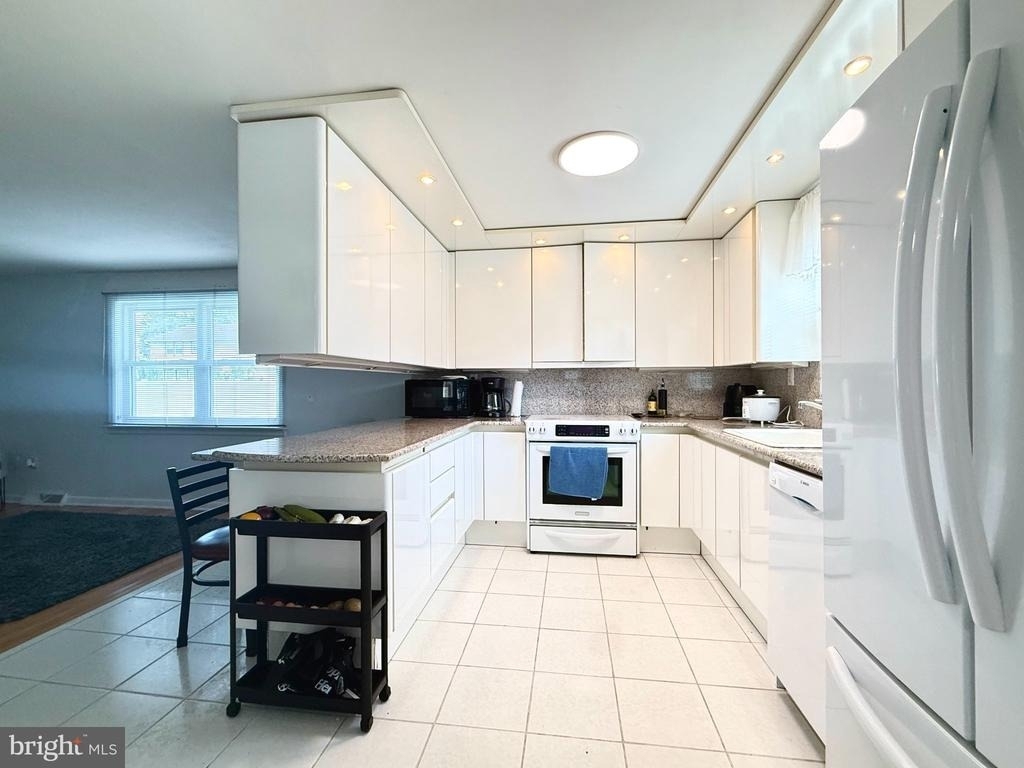 237 5th Avenue W - Photo 12