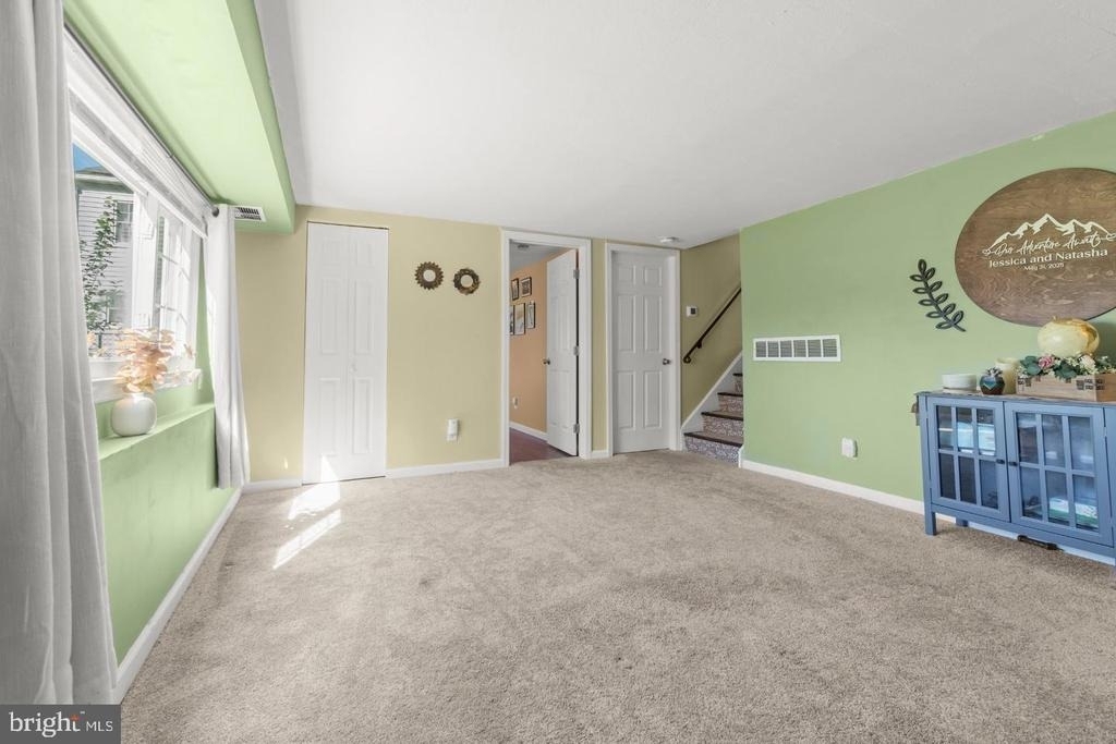 406 Memorial Avenue - Photo 5