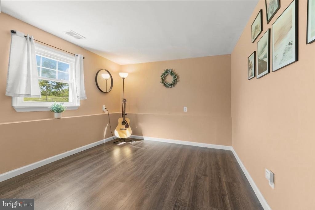 406 Memorial Avenue - Photo 8
