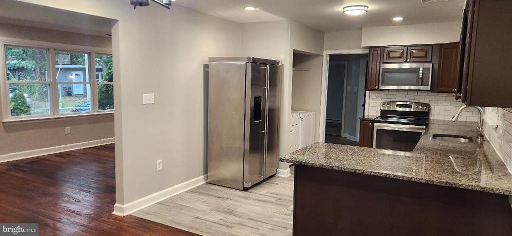 70 Iris Street - Photo 2
