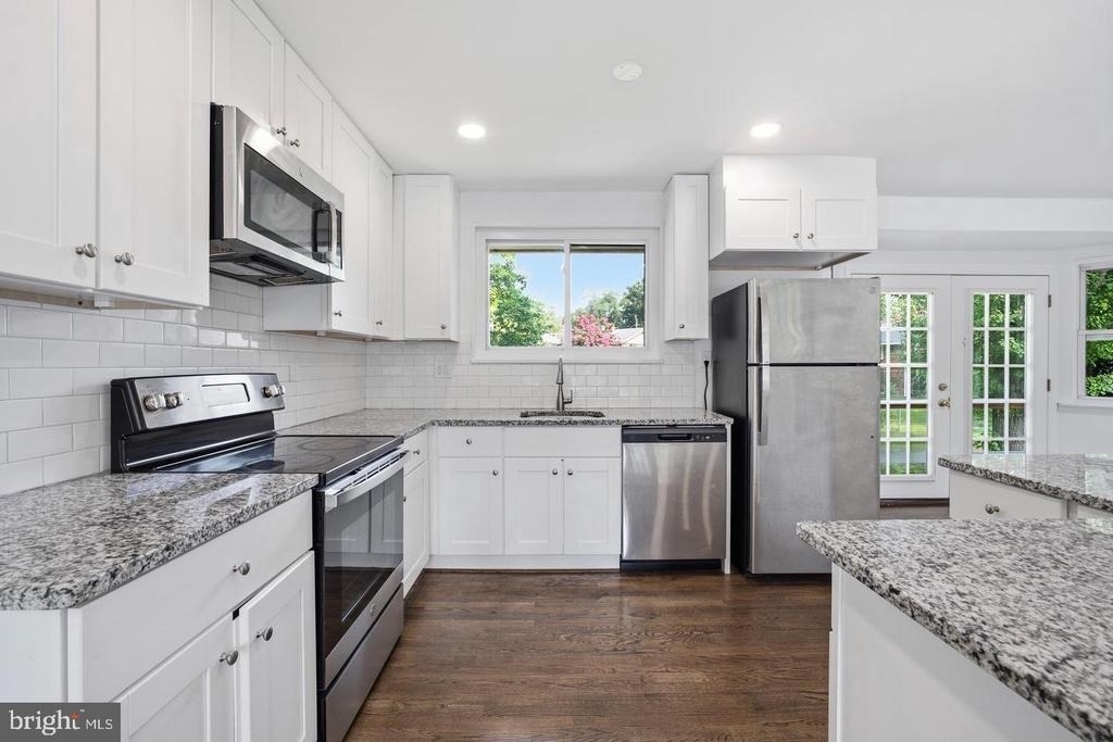 7410 Baylor Avenue - Photo 11