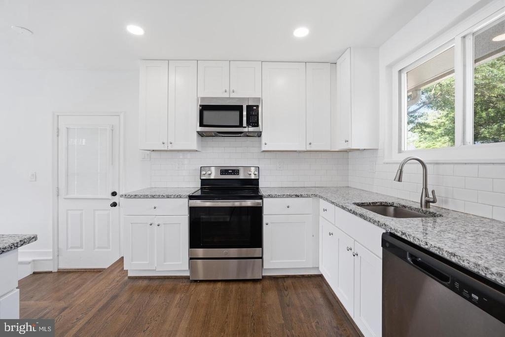 7410 Baylor Avenue - Photo 9