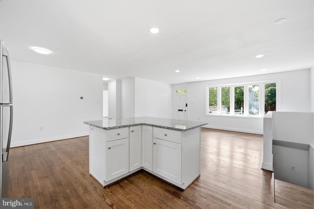 7410 Baylor Avenue - Photo 12