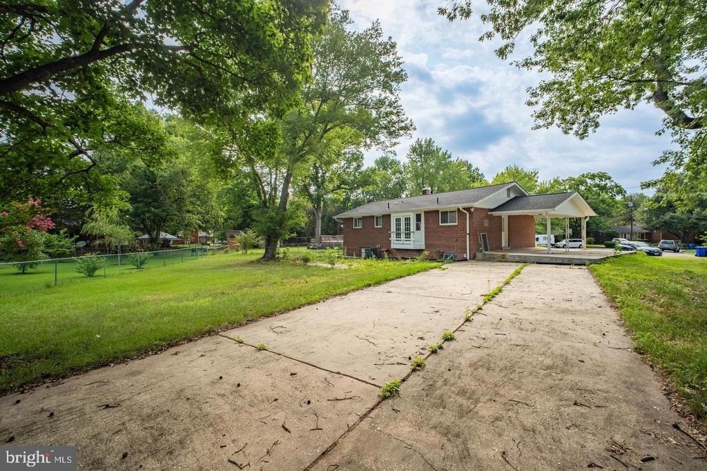7410 Baylor Avenue - Photo 37