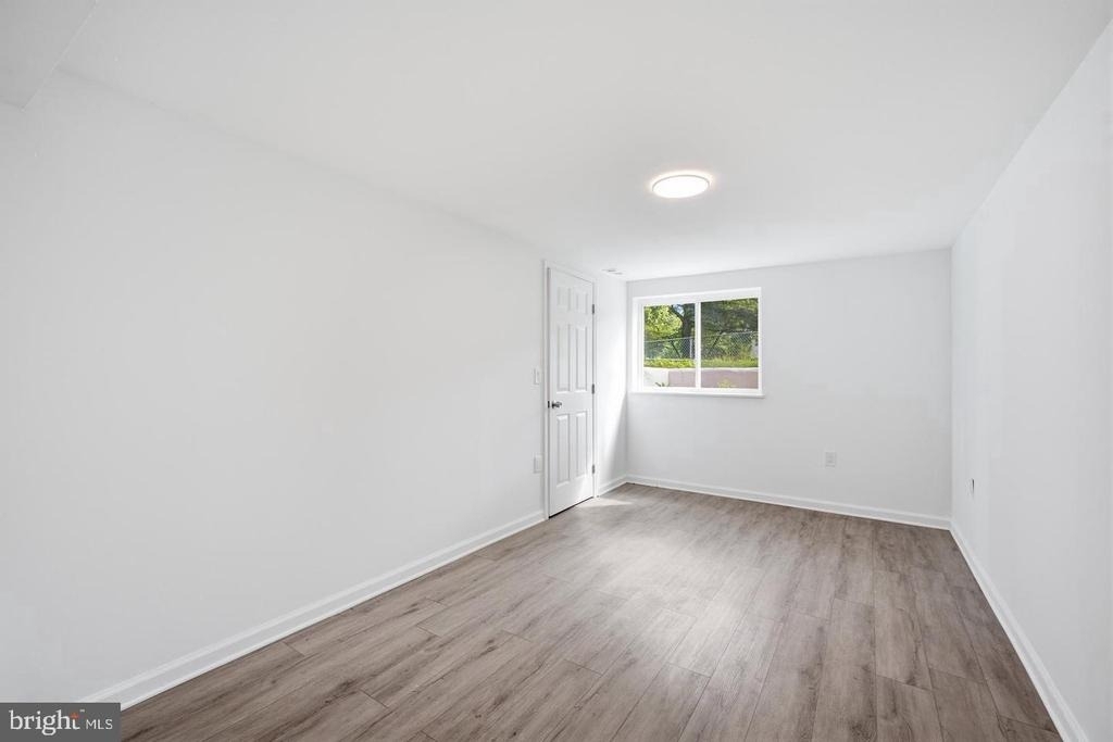 7410 Baylor Avenue - Photo 29