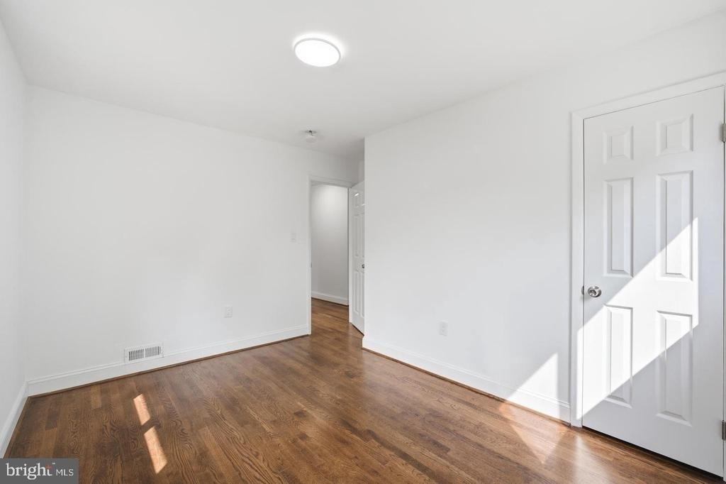 7410 Baylor Avenue - Photo 22