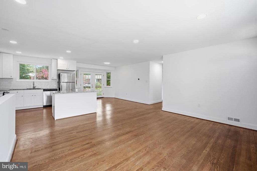 7410 Baylor Avenue - Photo 8