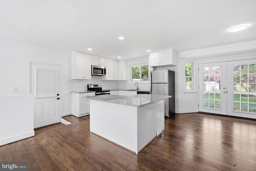 7410 Baylor Avenue - Photo 10