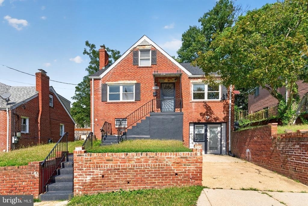 1807 Nova Avenue - Photo 0