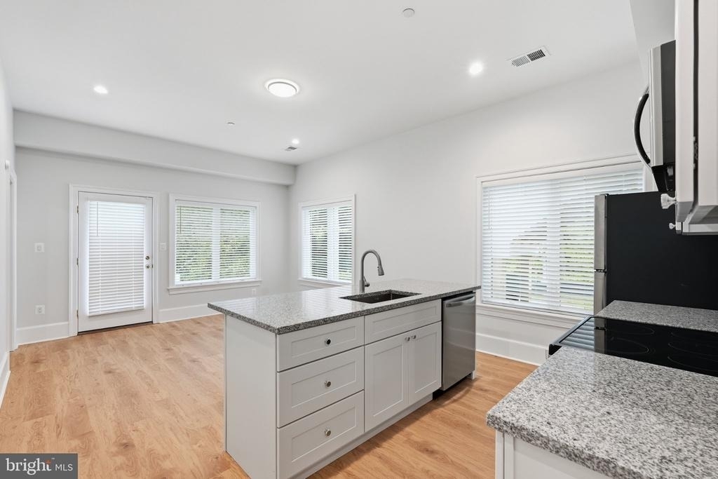 10205 Sorrel Avenue - Photo 2
