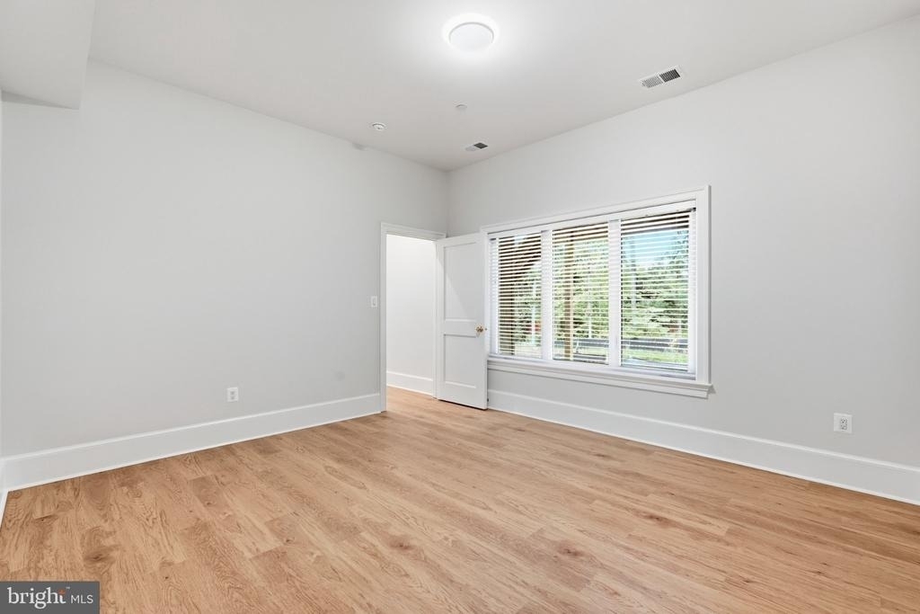 10205 Sorrel Avenue - Photo 9