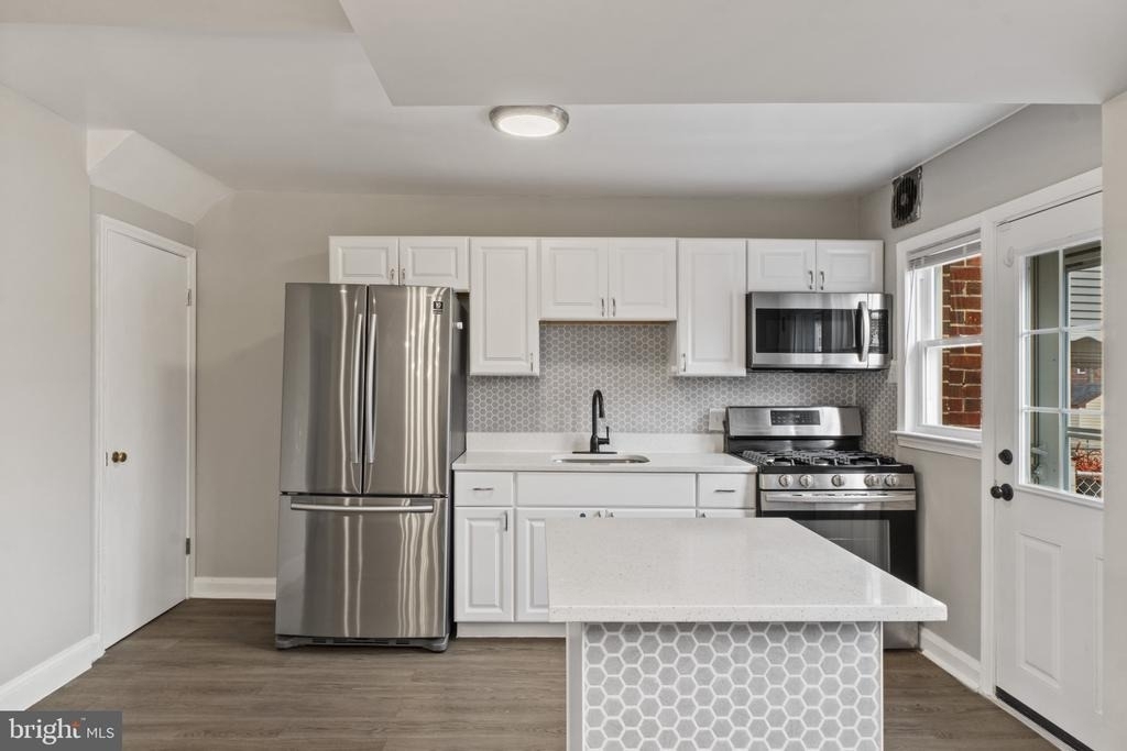 4923 Saint Gemma Road - Photo 8
