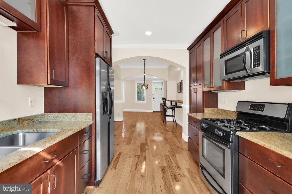610 Grundy Street - Photo 3