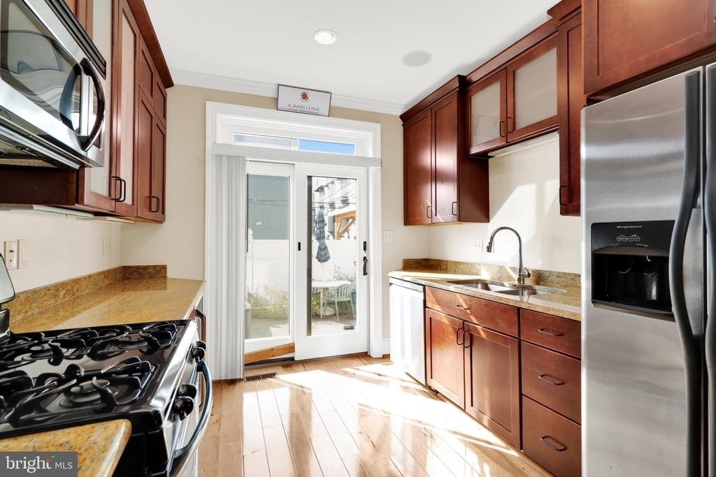610 Grundy Street - Photo 4